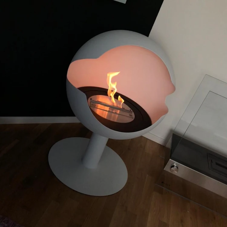 Biokominek wolnostojący VAUNI GLOBE HIGH WHITE z paleniskiem Black Liner