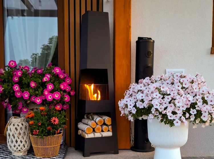 Biokominek wolnostojący PYRAMID GARDEN czarny mat